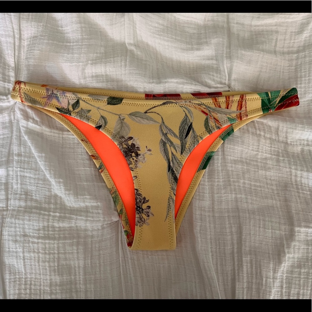 Triangl Bikini Bottom - size medium